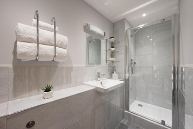 S/King Bed One Bedroom Flat Brentwood Esterno foto